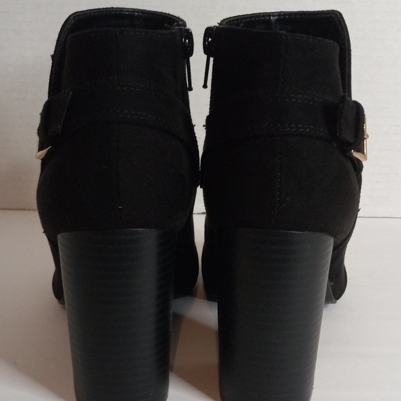 Apt.9 "Defined Comfort", Opened Toe Black Suede Ankle Boot. - Picture 6 of 9
